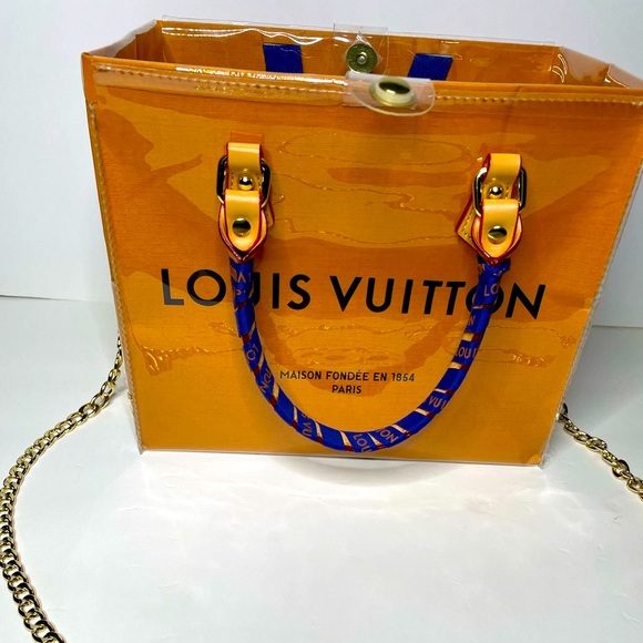 PVC WRAPPED LV GIFT BAG - Picture 8 of 9